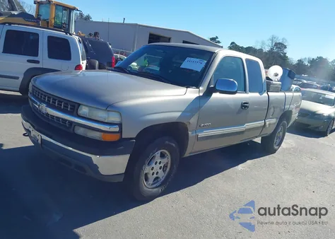 2000 Chevrolet Silverado 1500 Ls z USA, uszkodzony, nr VIN 1GCEK19T4YE207167